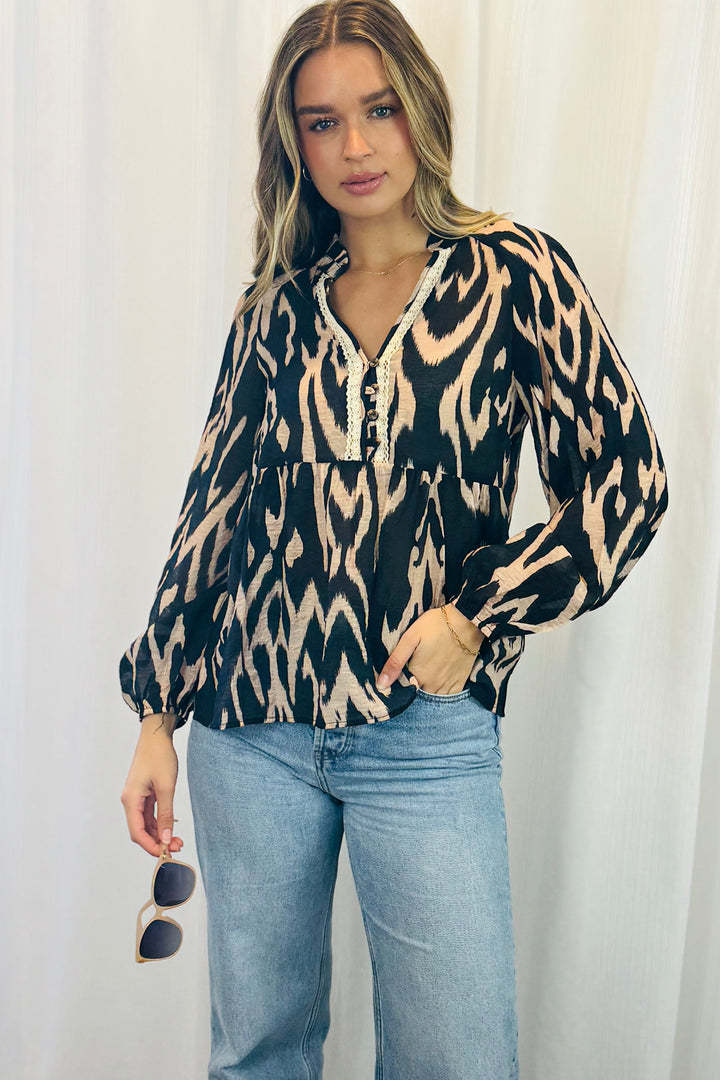 Delaney Top in Beige And Black Print