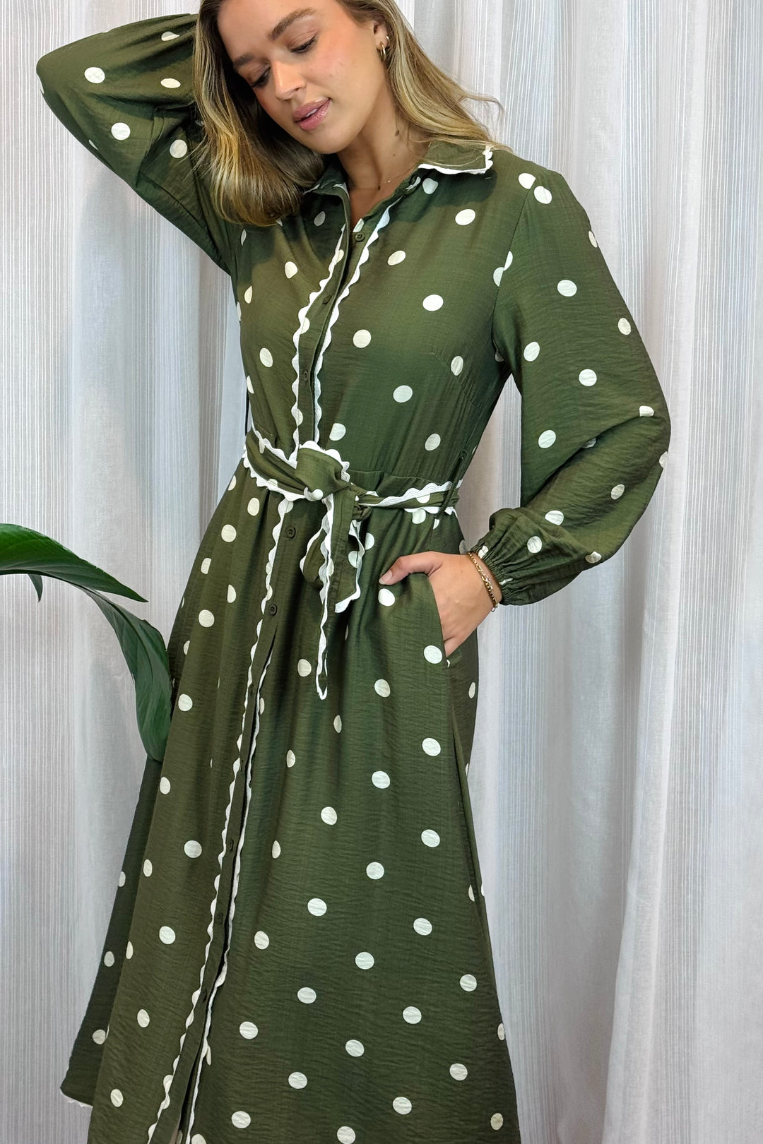 Shyla Long Sleeve Polka Dot Dress In Khaki