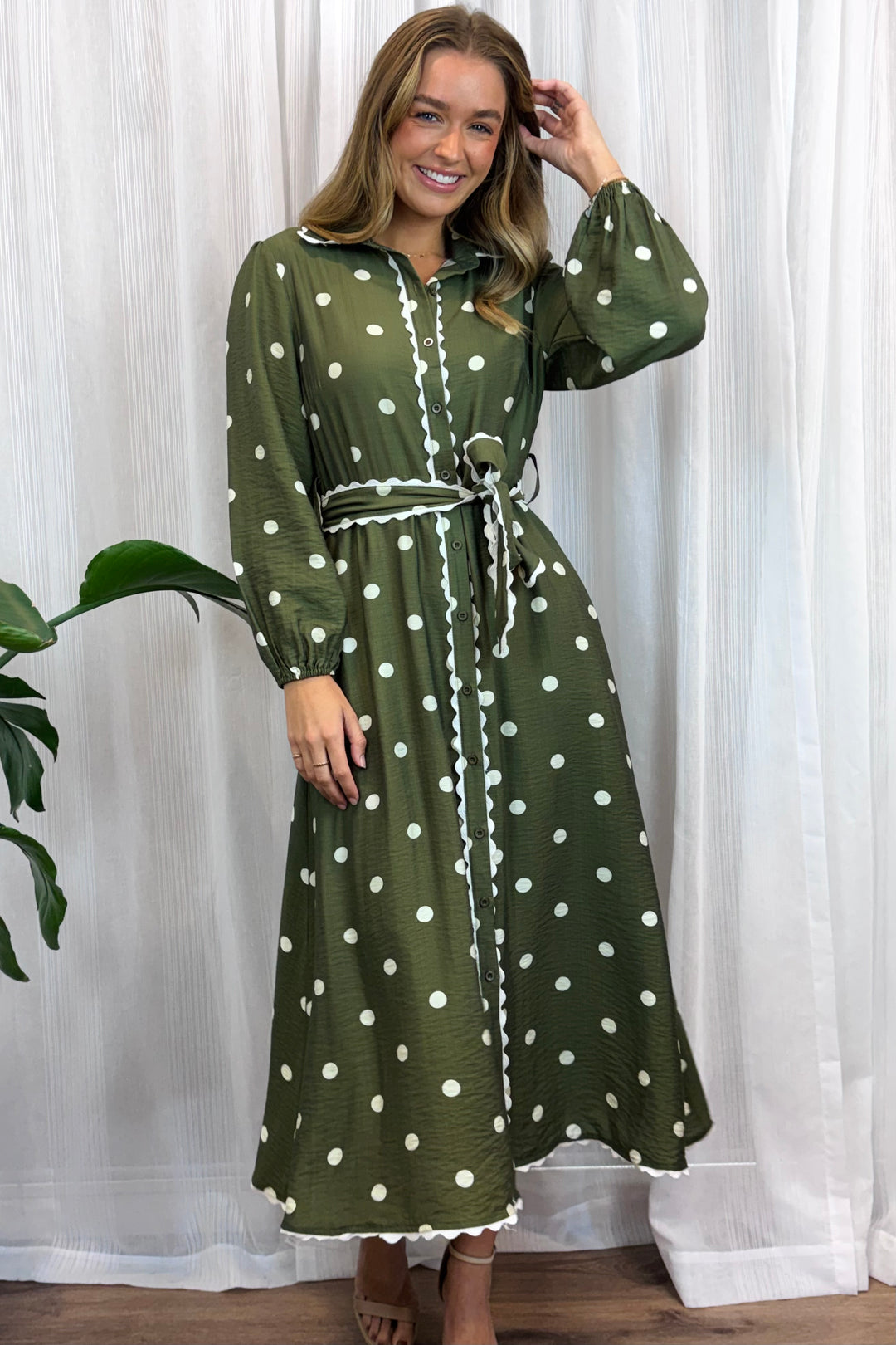 Shyla Long Sleeve Polka Dot Dress In Khaki