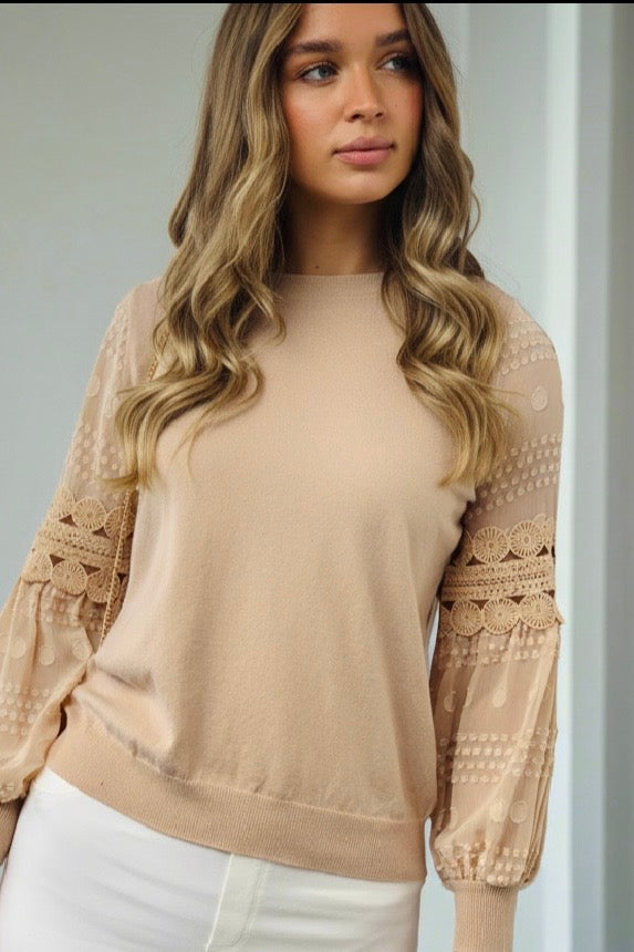 Molli Top With Lace Sleeve in Latte