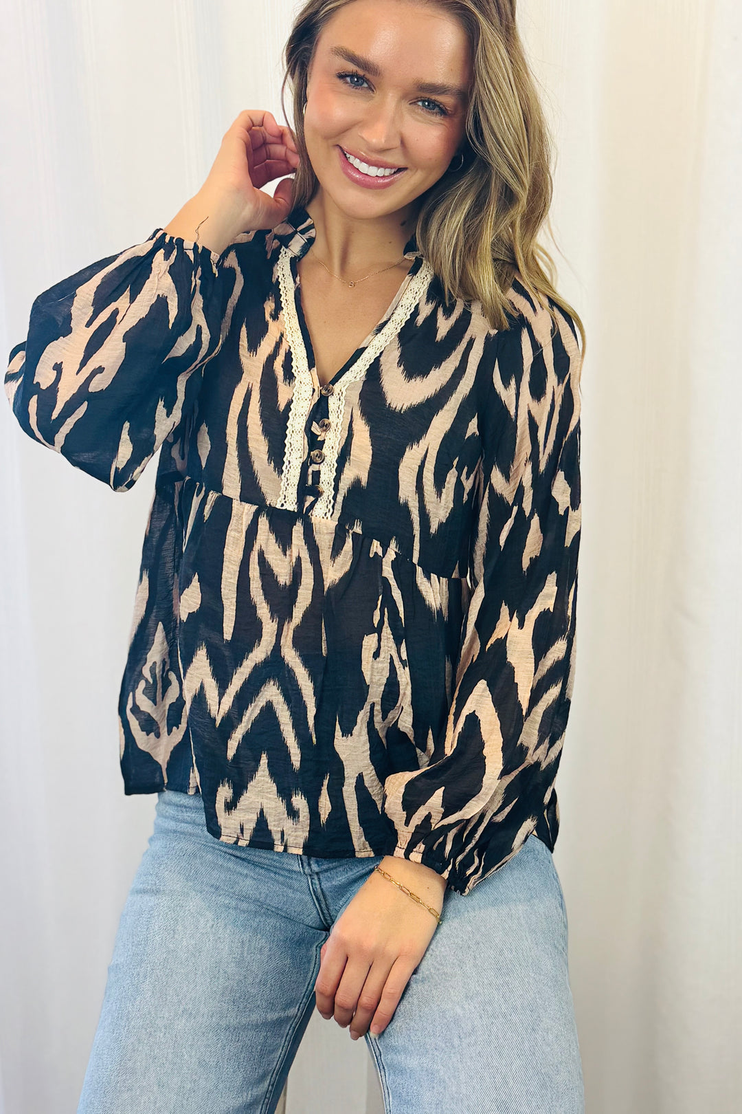 Delaney Top in Beige And Black Print