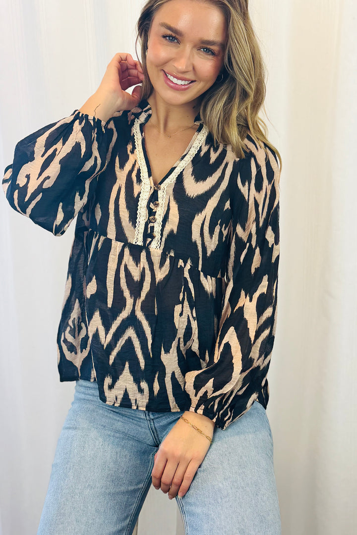 Delaney Top in Beige And Black Print