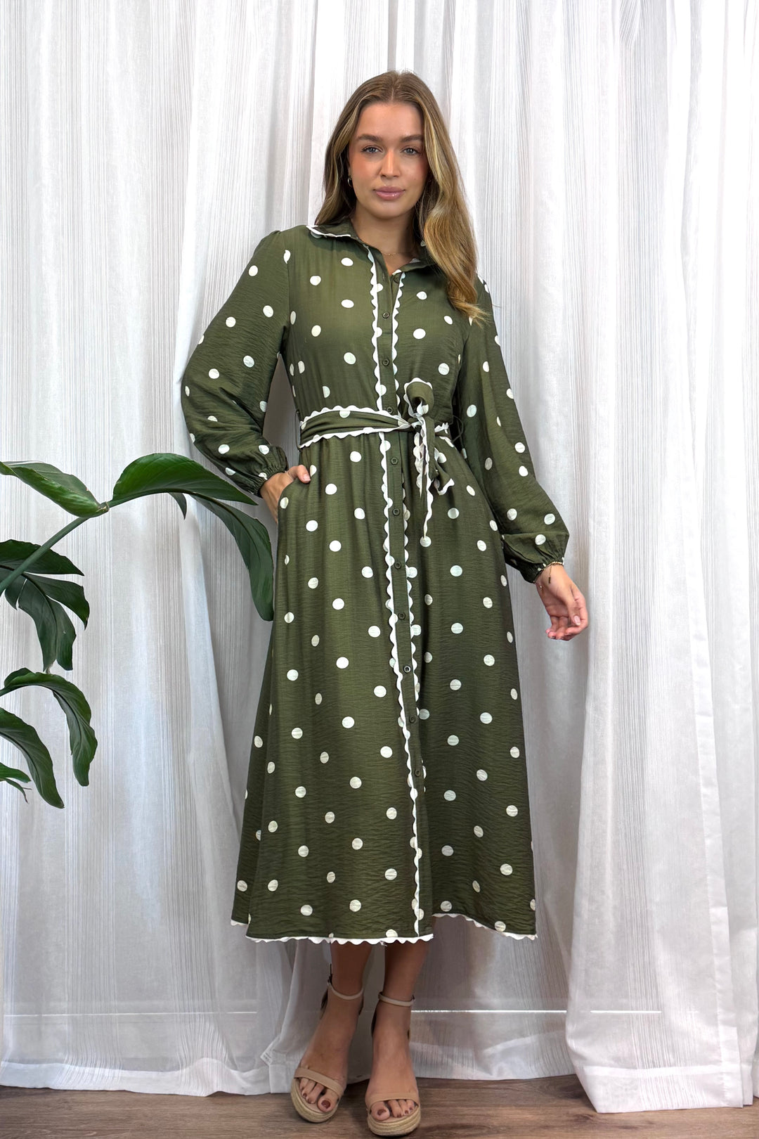 Shyla Long Sleeve Polka Dot Dress In Khaki