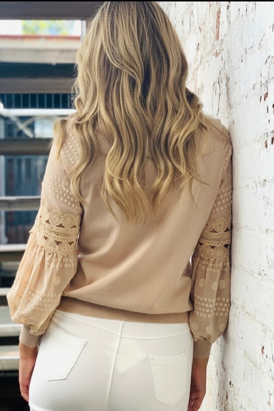 Molli Top With Lace Sleeve in Latte