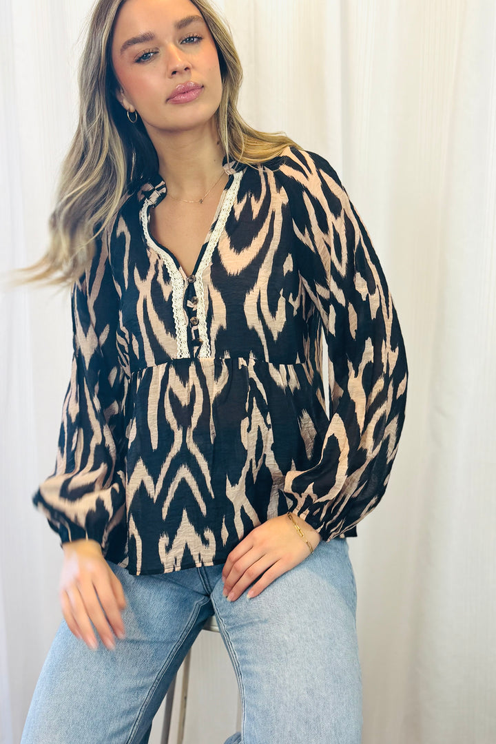 Delaney Top in Beige And Black Print