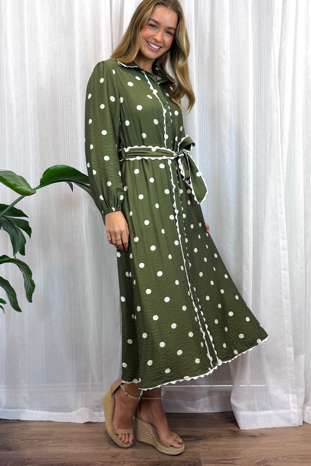 Shyla Long Sleeve Polka Dot Dress In Khaki