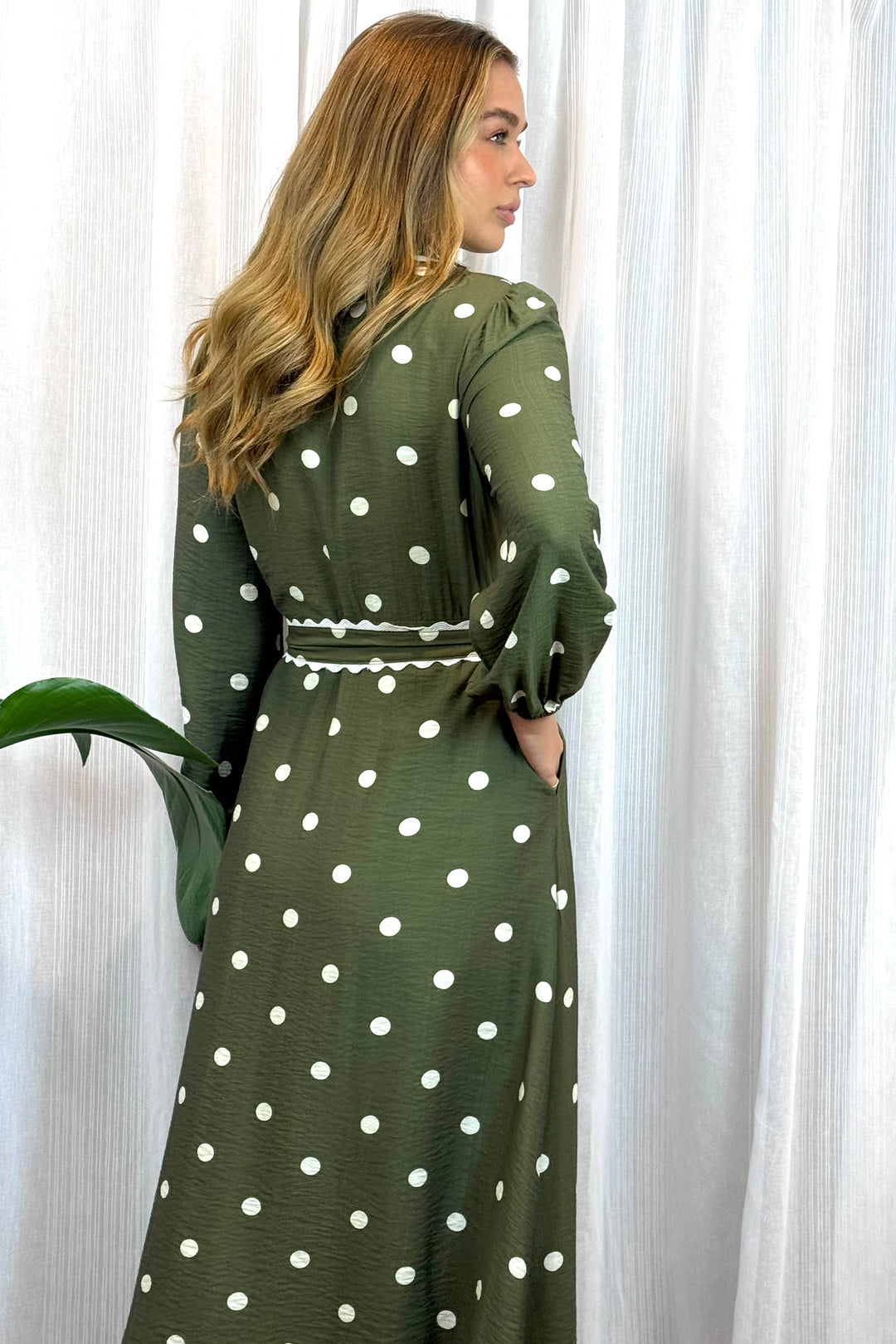 Shyla Long Sleeve Polka Dot Dress In Khaki