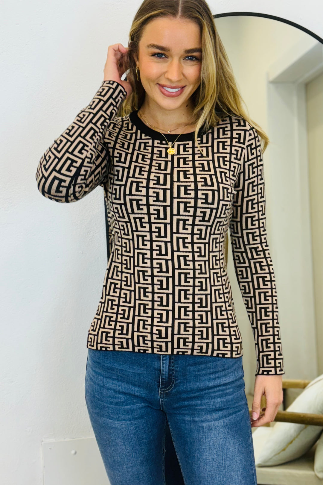 Farah Long Sleeve Abstract Print Knit Top in Black And Tan