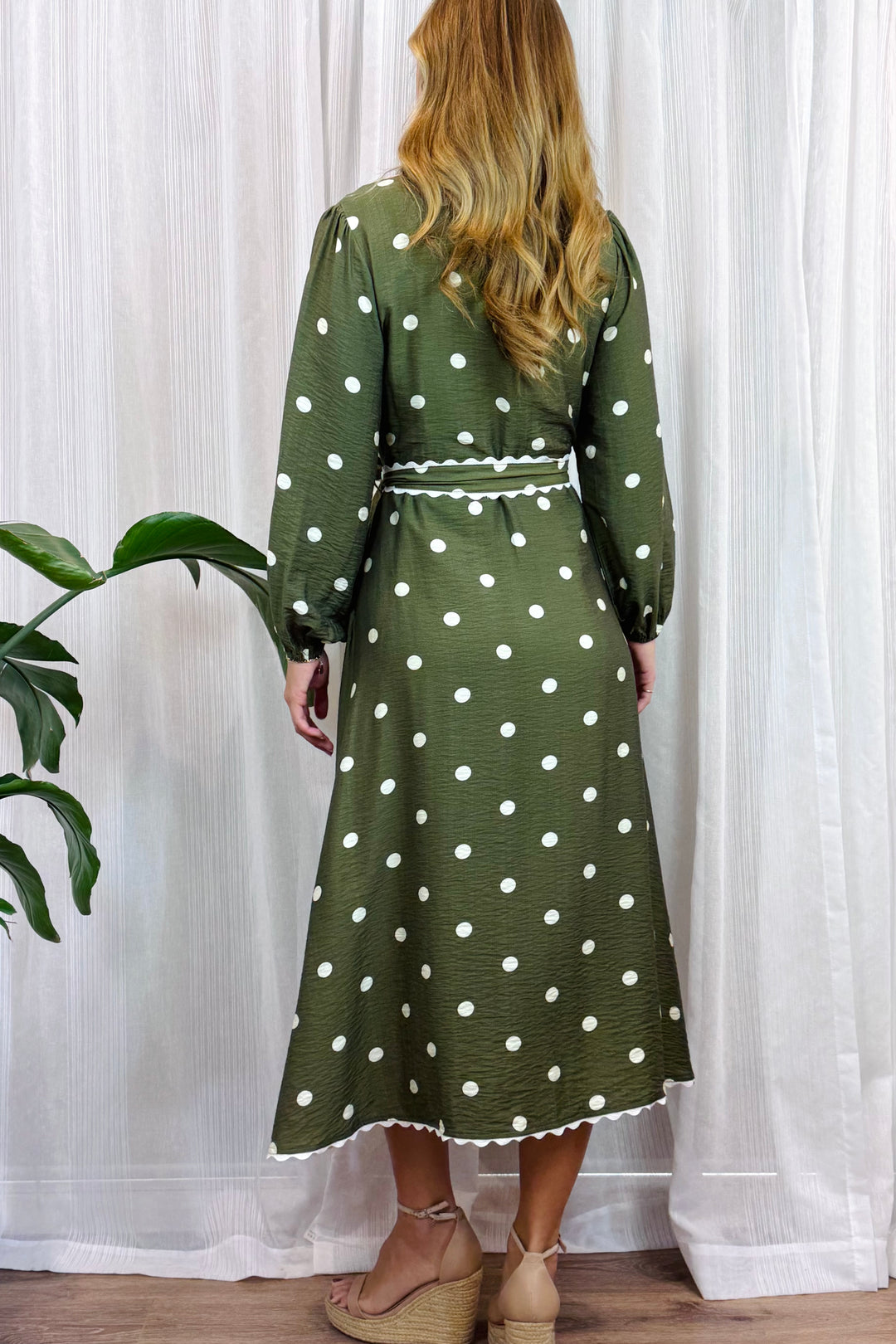 Shyla Long Sleeve Polka Dot Dress In Khaki