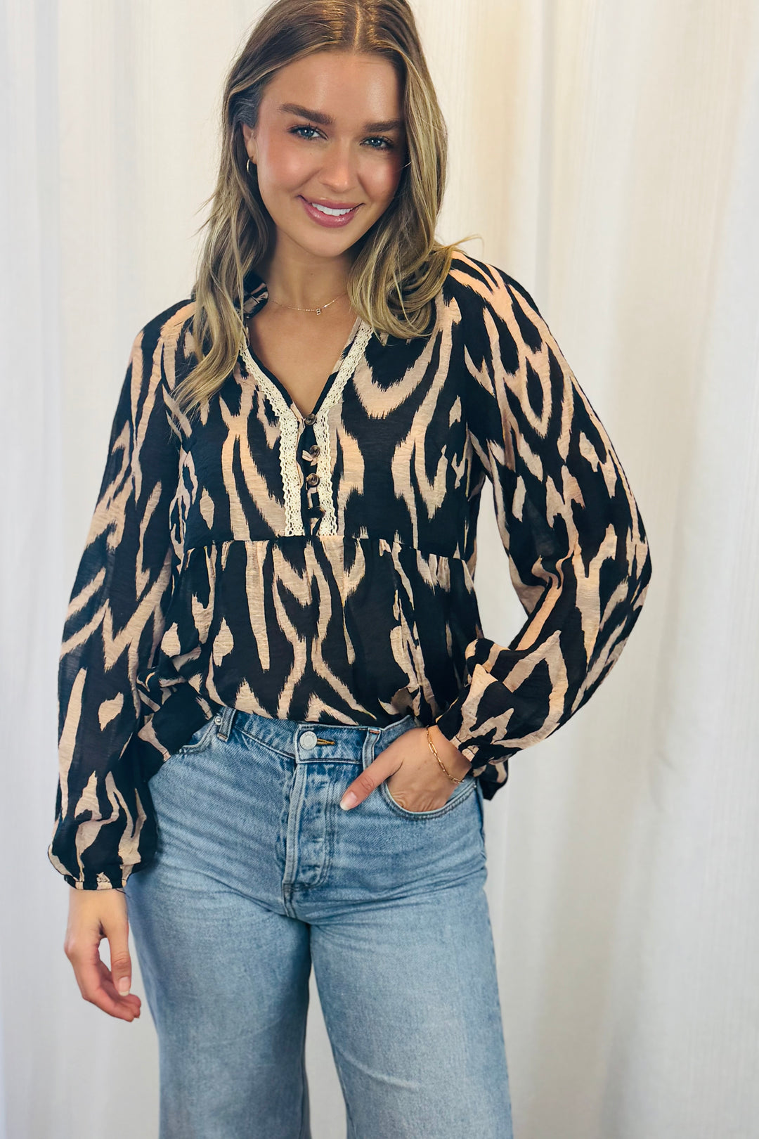 Delaney Top in Beige And Black Print