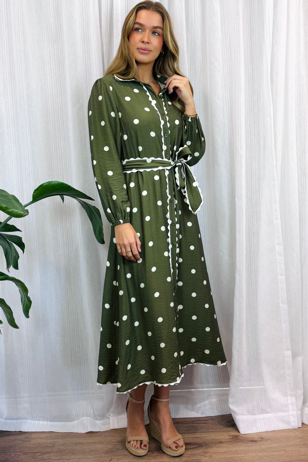 Shyla Long Sleeve Polka Dot Dress In Khaki